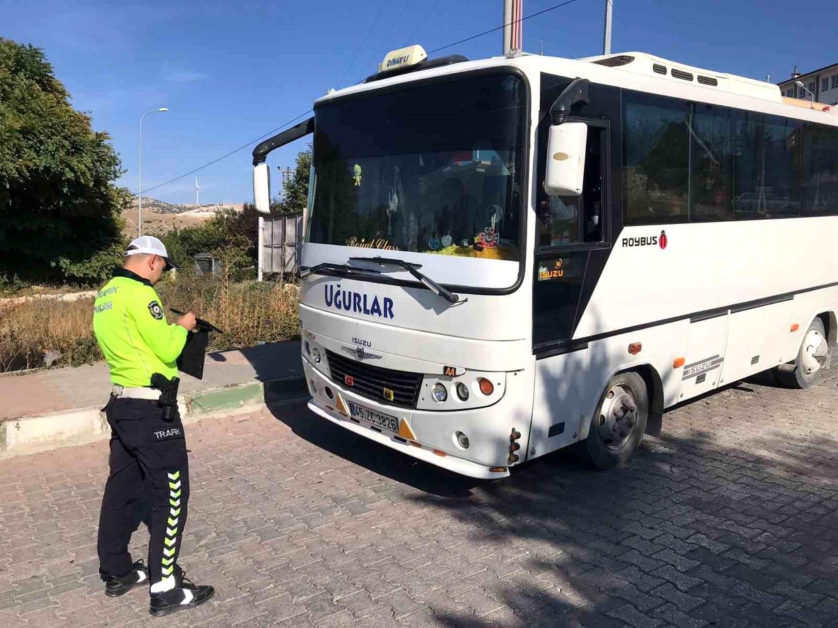 Dinar\'da okul servis araçlarına yönelik denetim