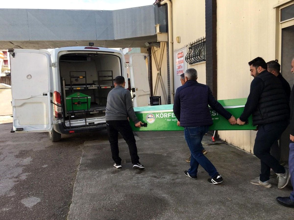 Kocaeli\'de Otobüs Şoförü Fenalaşarak Kontrolden Çıktı