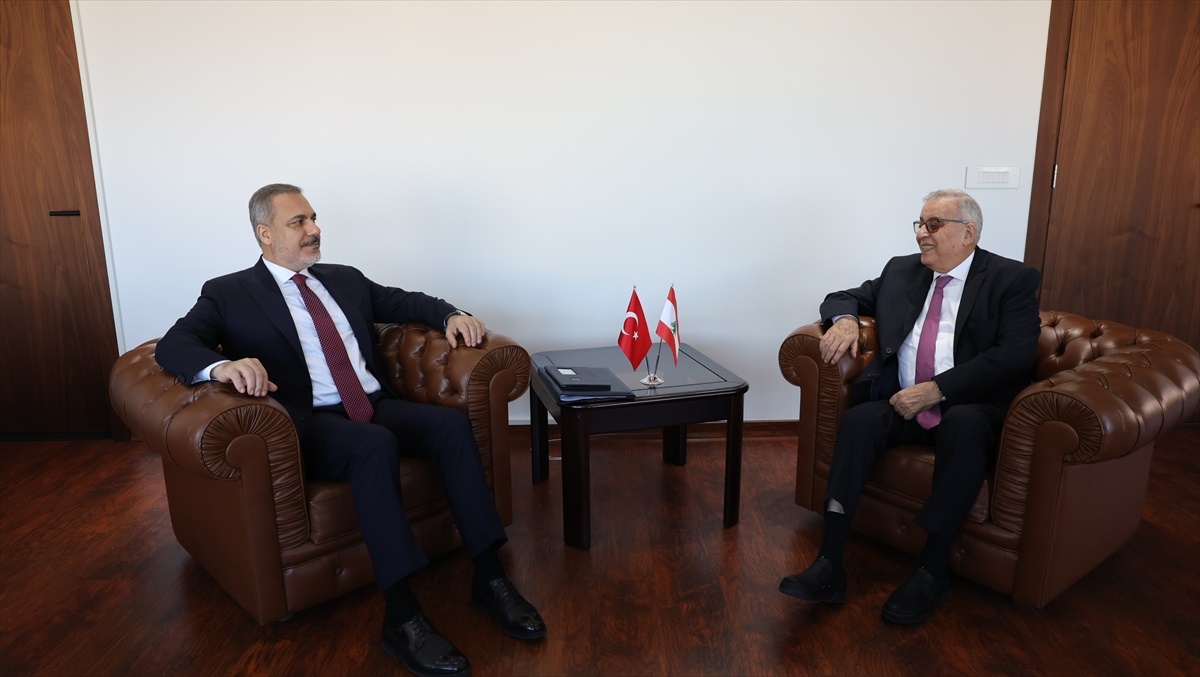 Dışişleri Bakanı Hakan Fidan, Lübnan\'da düzenlediği basın toplantısında, "Bu savaşta daha büyük bir savaşlar çıkabileceği gibi tarihi bir barış da...