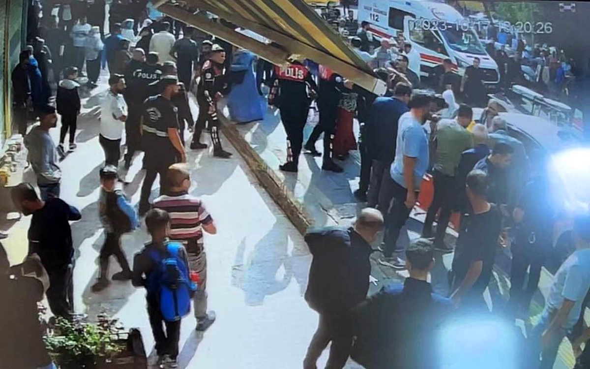 Diyarbakır\'da çocukların okuldaki kavgasına aileler karıştı: 4 kişi yaralandı