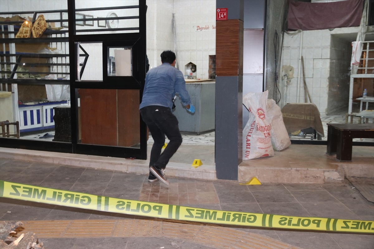 Diyarbakır\'da İş Yerine Silahlı Saldırı: 2 Yaralı