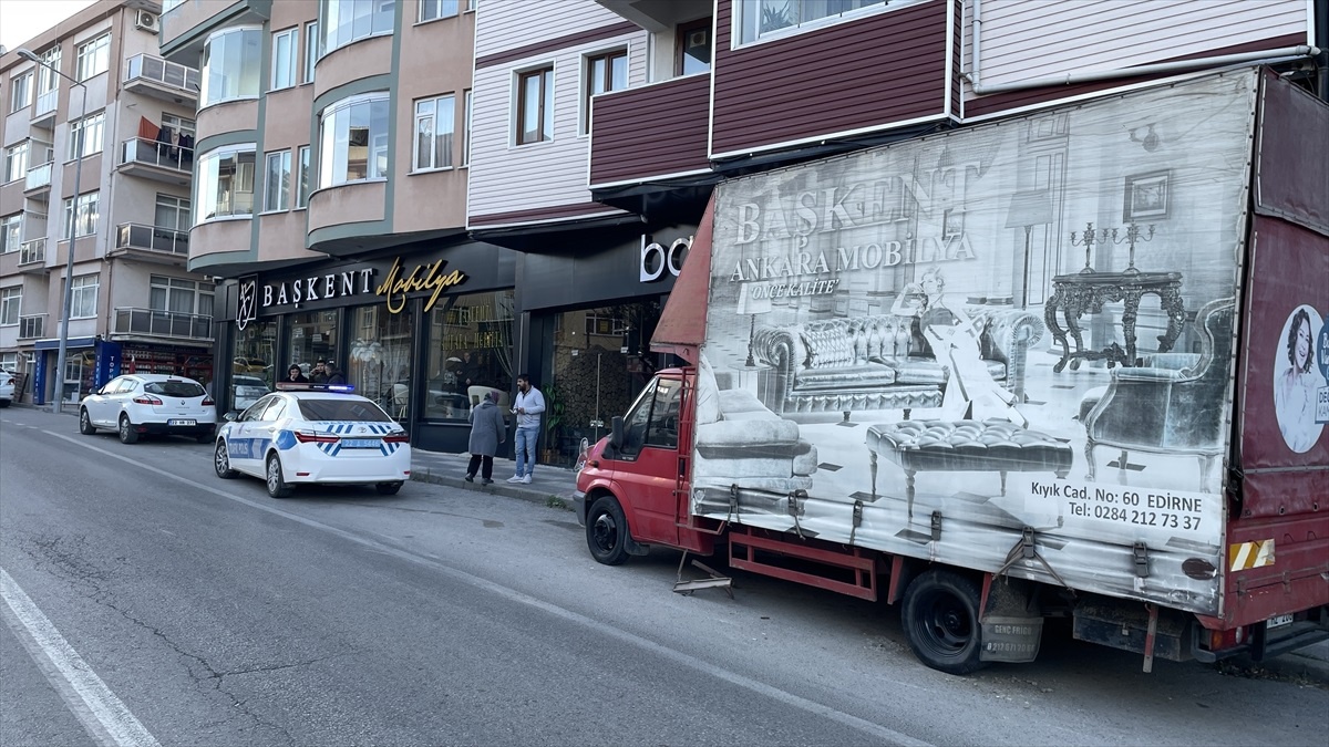 Edirne\'de okula motosikletle giderken kaza geçiren iki liseli yaralandı