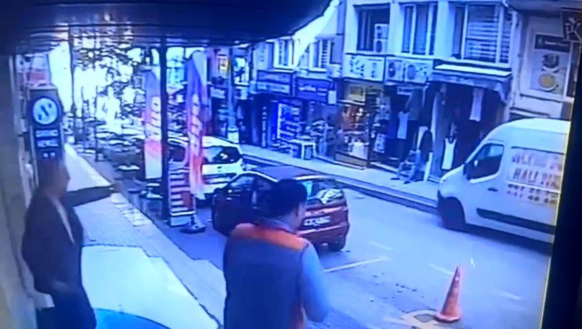 Otopark görevlisi minibüsü kaza yapmaktan kurtardı