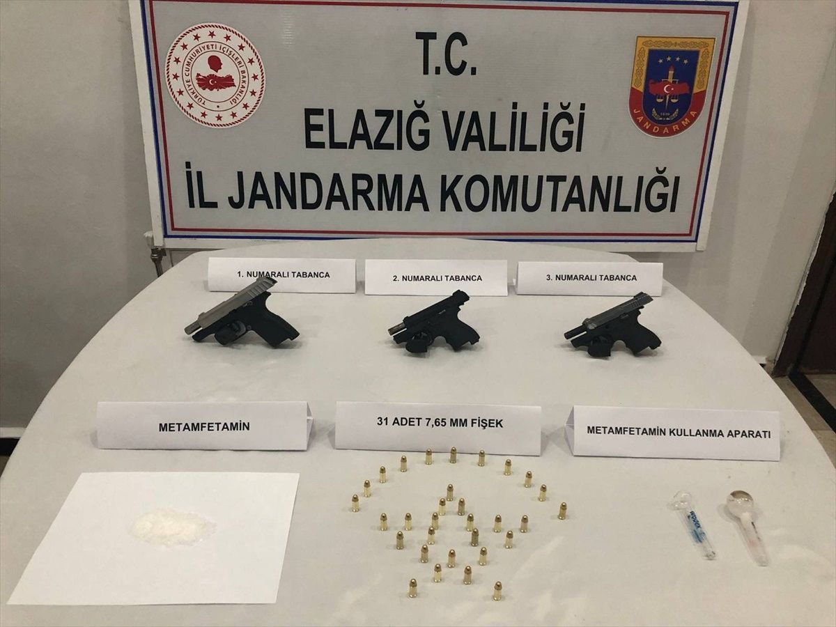 Elazığ\'da kaçak silah operasyonunda 2 şüpheli gözaltına alındı