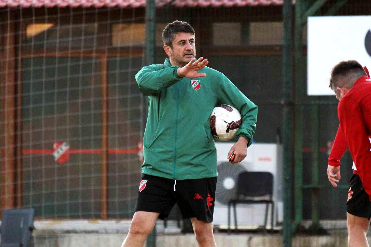 Ersin Aka: "Oyuncular yatarak çok fazla zaman geçiriyor"