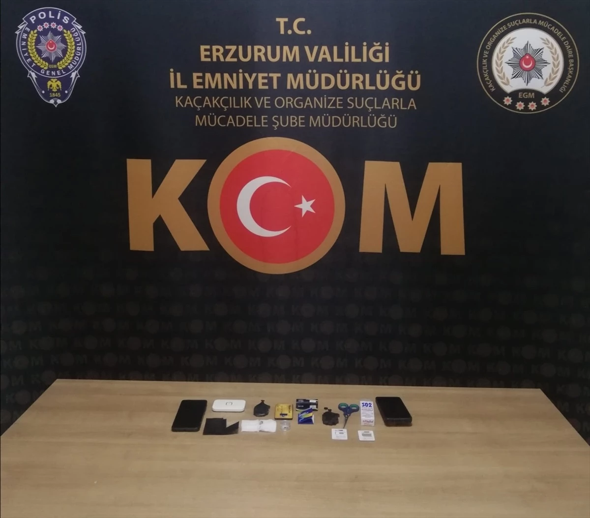 Erzurum\'da sınava giren kişiye kopya düzeneğiyle yardım eden şüpheli tutuklandı
