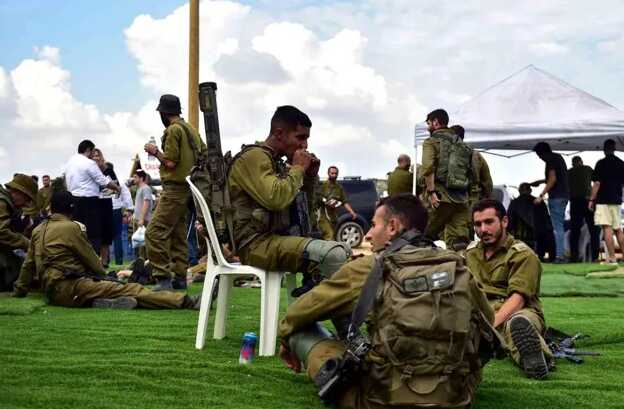Filistin'e bombalar yağdıran İsrail askerleri, Gazze sınırında barbekü partisi düzenledi Filistin'e bombalar yağdıran İsrail askerleri, Gazze sınırında barbekü partisi düzenledi