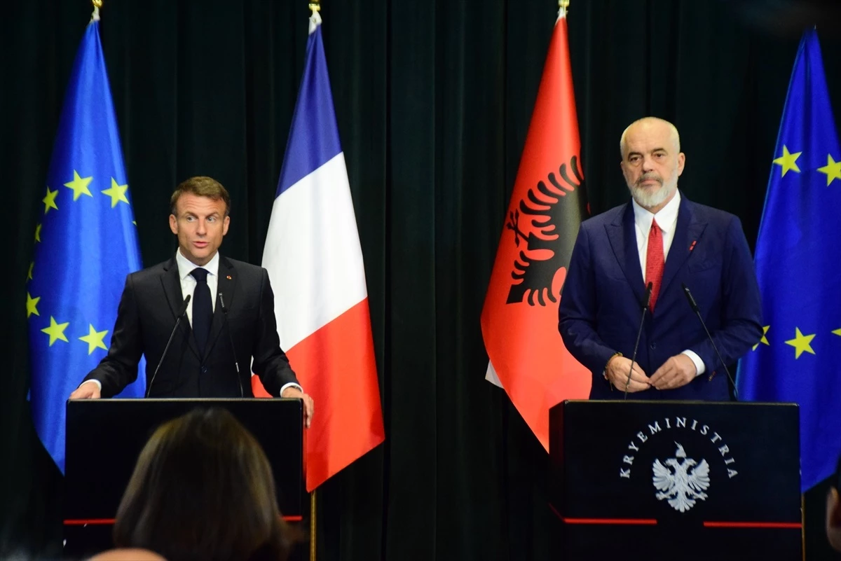 Fransa Cumhurbaşkanı Macron, Arnavutluk\'ta Başbakan Rama ile Görüştü