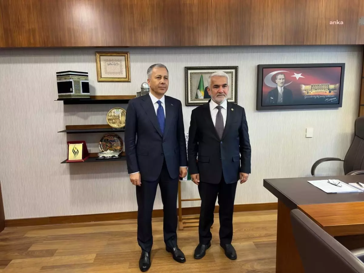 İçişleri Bakanı Ali Yerlikaya, HÜDA PAR Genel Başkanı Zekeriya Yapıcıoğlu\'nu ziyaret etti