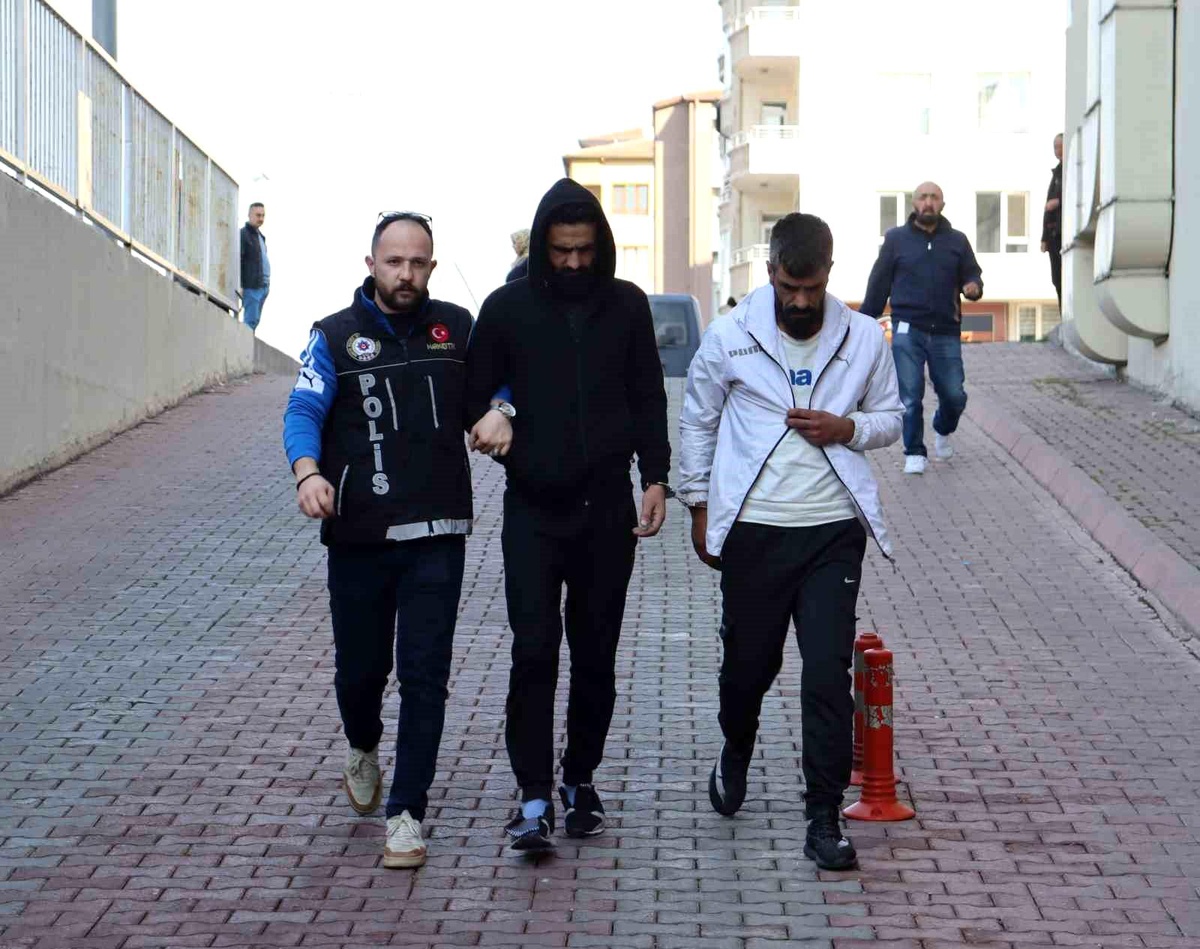 Kayseri\'de Narkotik Operasyonunda 2 Şahıs Gözaltına Alındı