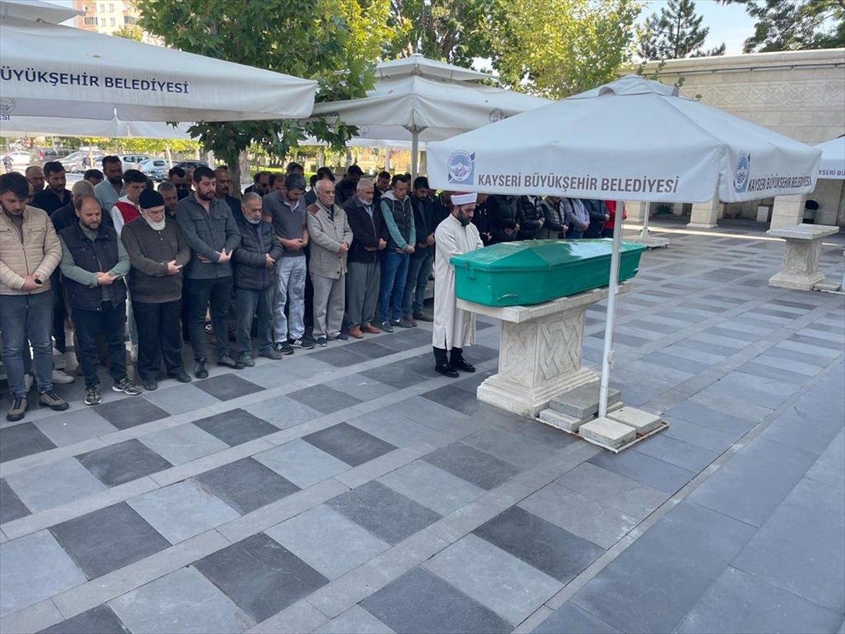 Kayseri\'de kamyonun altında kalıp ölen engelli gencin cenazesi toprağa verildi
