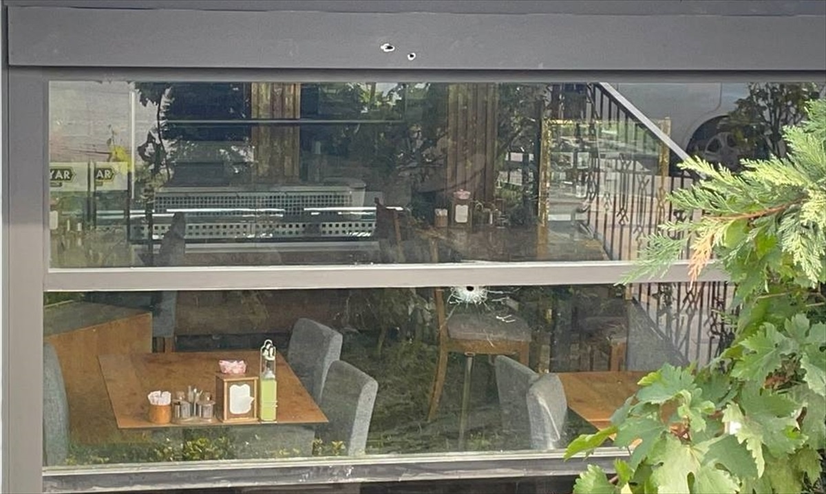 Küçükçekmece\'de Restorana Silahlı Saldırı
