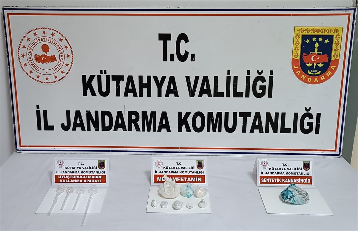 Kütahya\'da Uyuşturucu Operasyonunda 2 Zanlı Tutuklandı