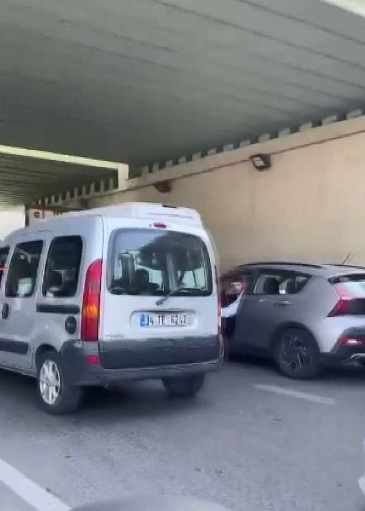 Maltepe\'de düğün konvoyu yapanlara 10 bin 464 lira para cezası