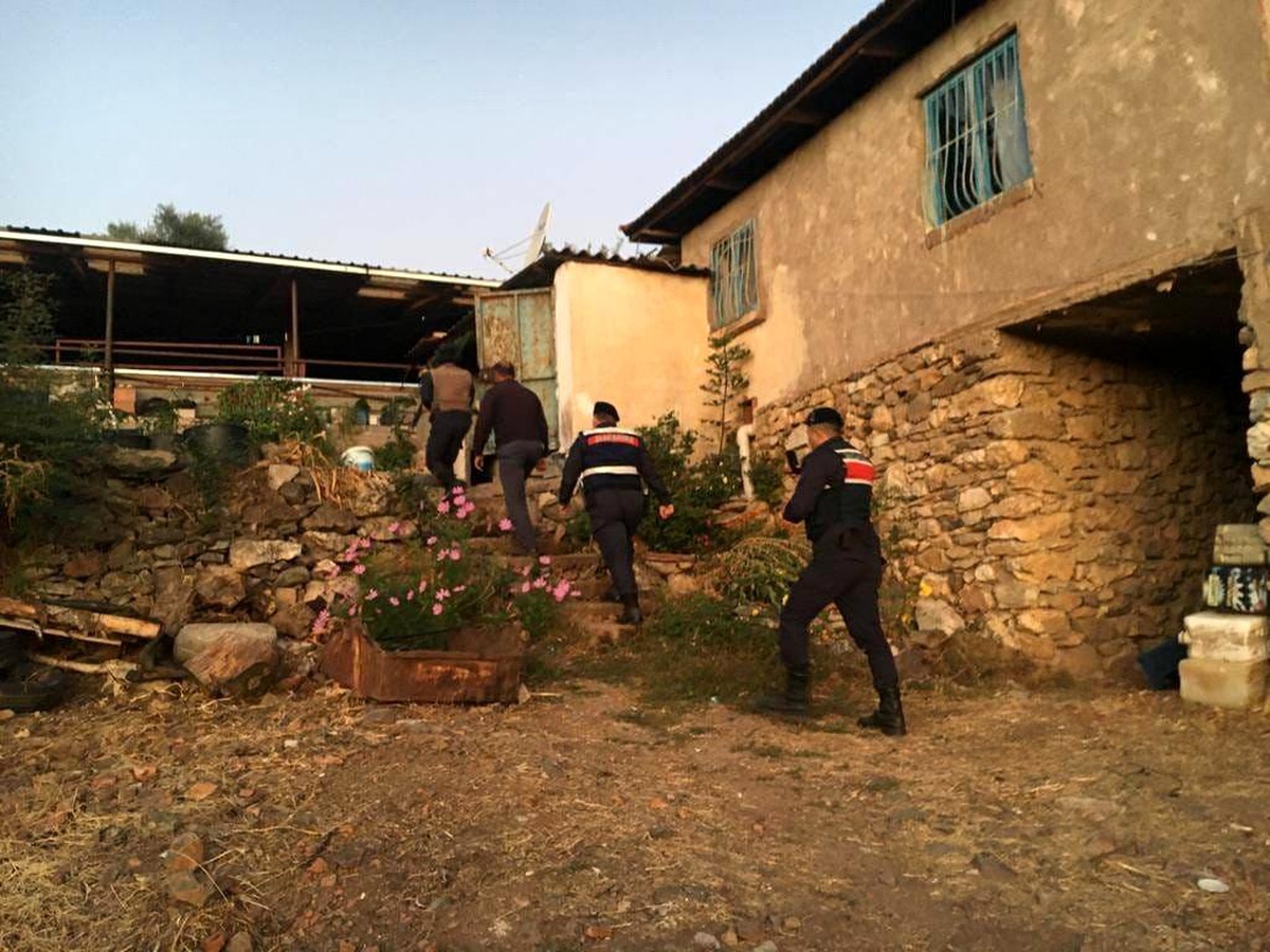 Salihli\'de Uyuşturucu Operasyonunda 1 Kilo 845 Gram Esrar Ele Geçirildi