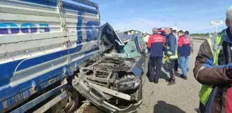 Bursa'da Otomobil, Yol Kenarında Bekleyen Kişiye Çarptı