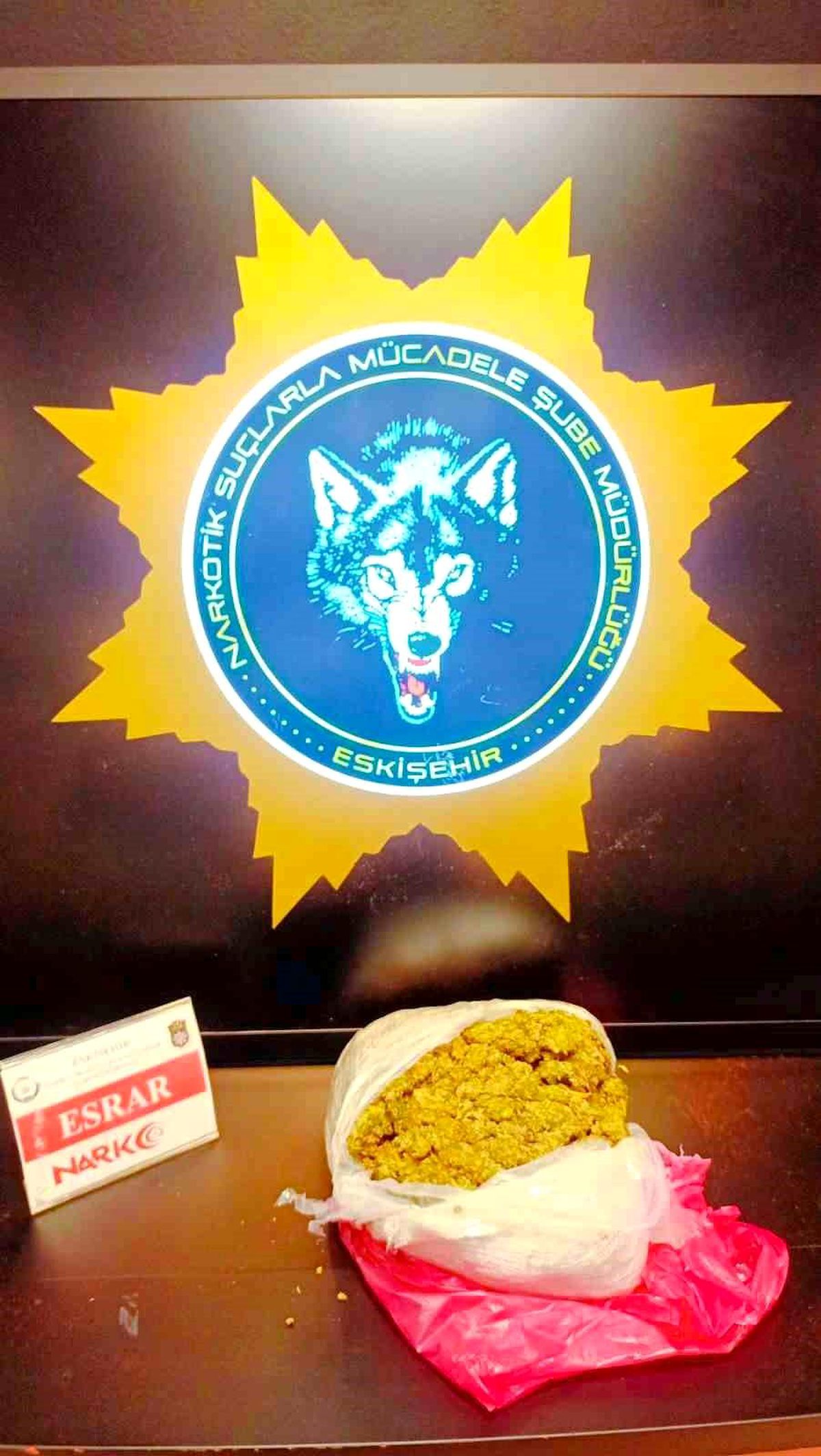 Eskişehir\'de 1,76 Kilogram Esrar Ele Geçirildi
