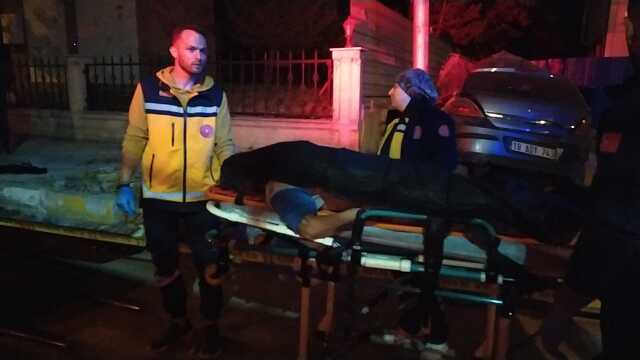 Reklam tabelasına çarpan otomobil hurdaya döndü 3 kişi hayatını kaybetti