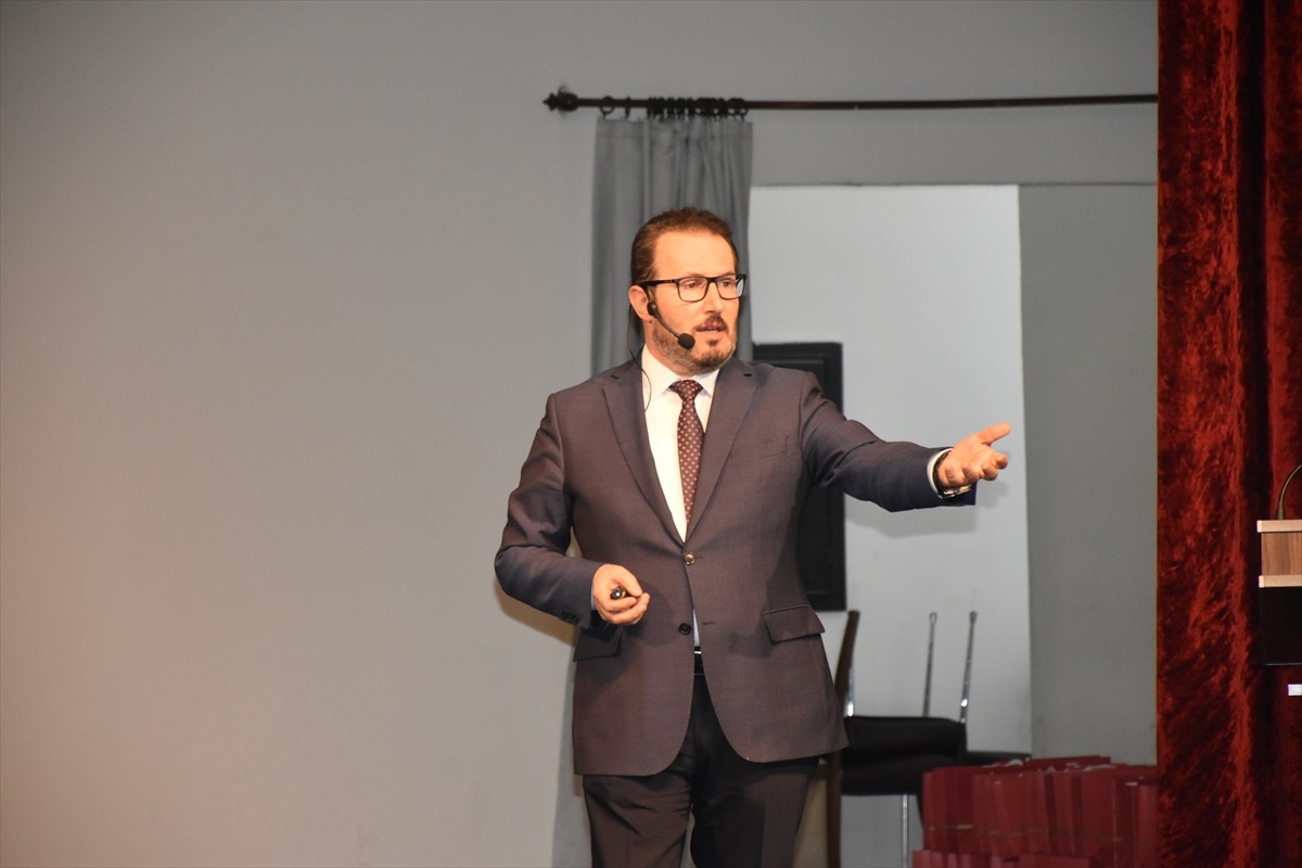 Sağlık Bakan Yardımcısı Şuayıp Birinci, Afyonkarahisar Sağlık Bilimleri Üniversitesi\'nde sunum yaptı