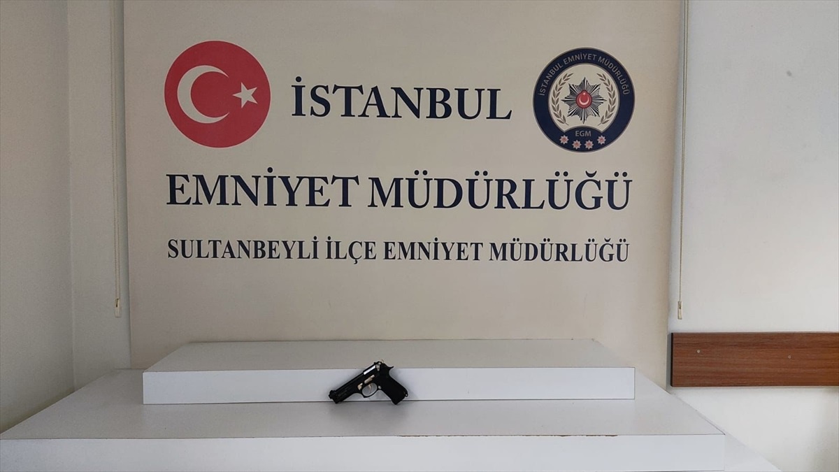 Sultanbeyli\'de düğün konvoyunda silahla havaya ateş eden şüpheli yakalandı