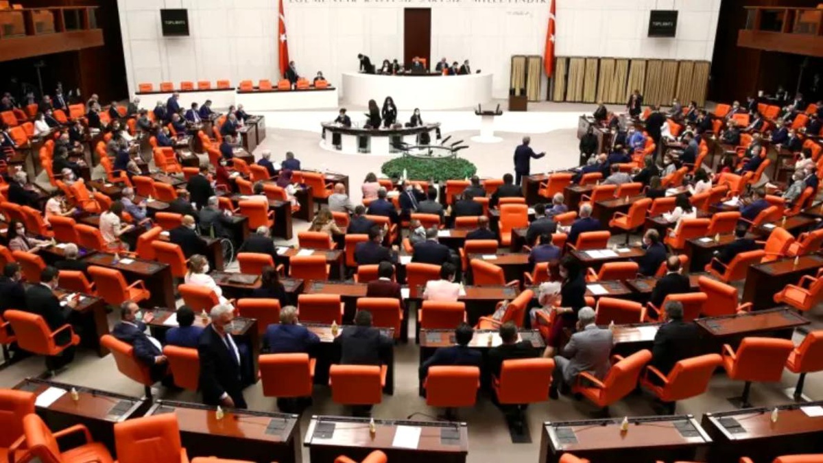 Suriye-Irak tezkeresinin süresi 2 yıl uzatıldı: İYİ Parti \'hayır\' oyu kullanan CHP\'yi eleştirdi