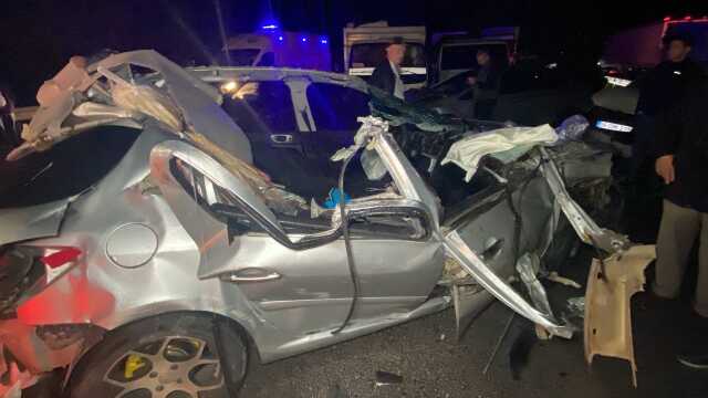 Tankerden dökülen mazot, 26 aracı birbirine kattı: 13 yaralı Tankerden dökülen mazot, 26 aracı birbirine kattı: 13 yaralı