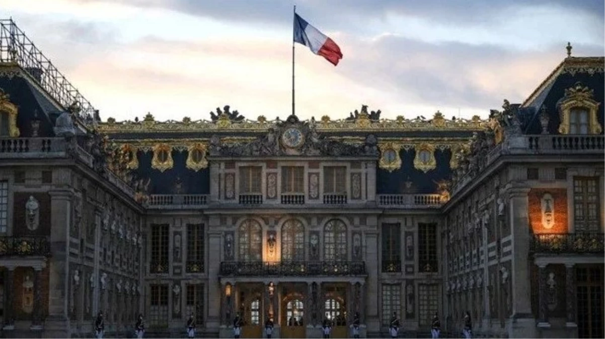 Versailles Sarayı bomba ihbarı nedeniyle boşaltılıyor