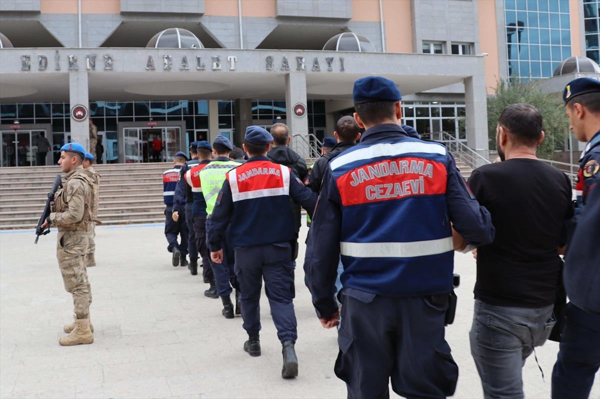 Yunanistan\'a kaçma girişimindeki 6 FETÖ şüphelisi sınırda yakalandı