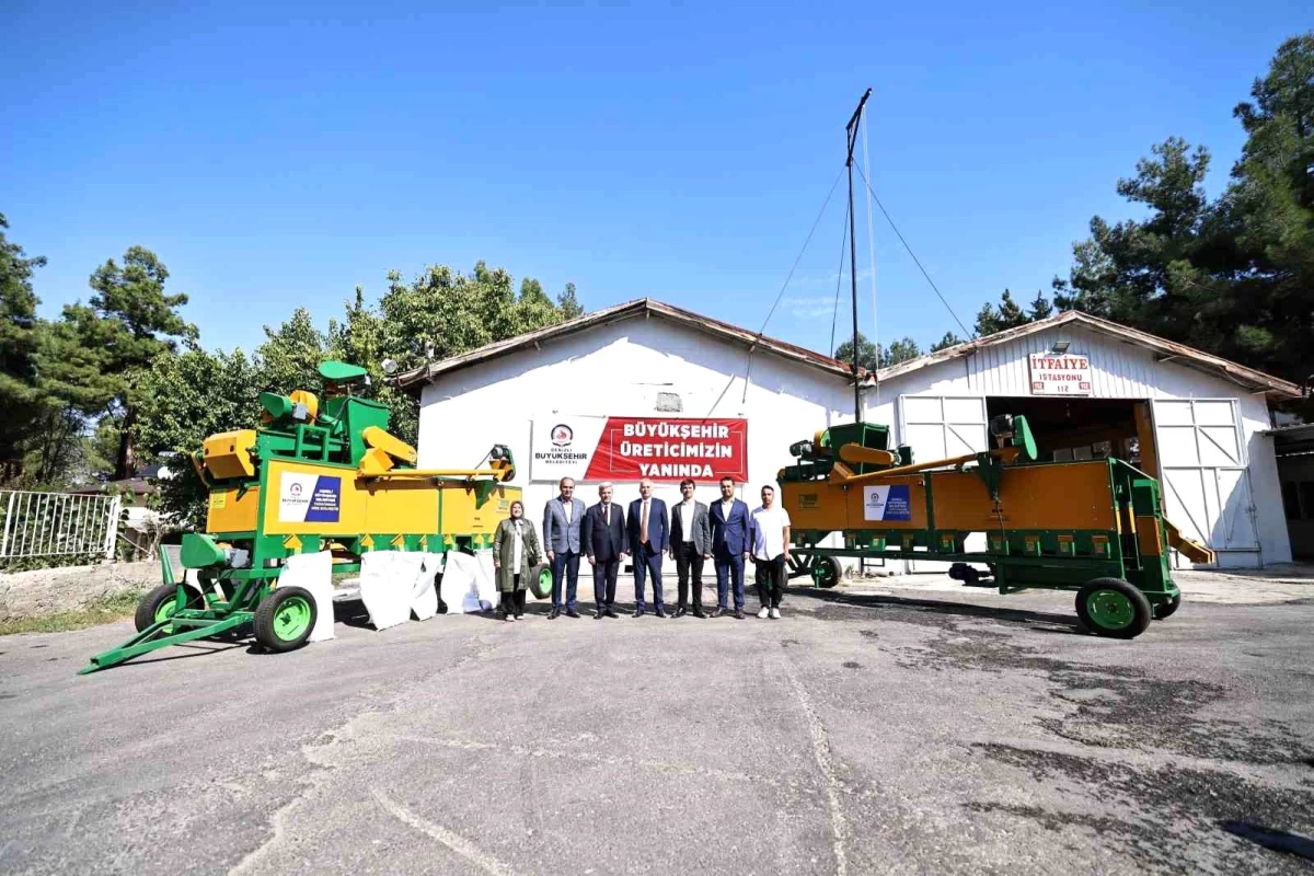 Denizli Büyükşehir Belediyesi, Acıpayamlı Çiftçilere Tohum Eleme Makinesi Hibe Etti