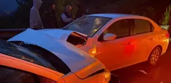 Adana'da Kafa Kafaya Çarpışan Otomobillerde 7 Kişi Yaralandı