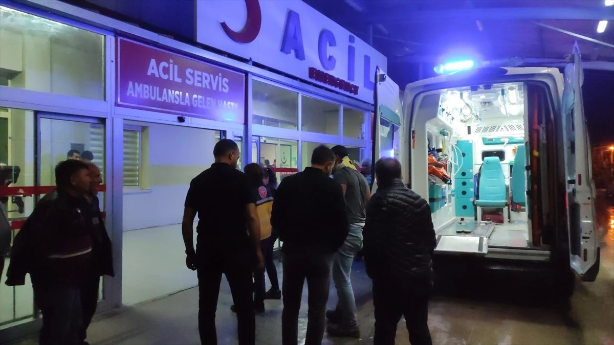 Adana\'da Otomobil Çarpışması: 7 Kişi Yaralandı