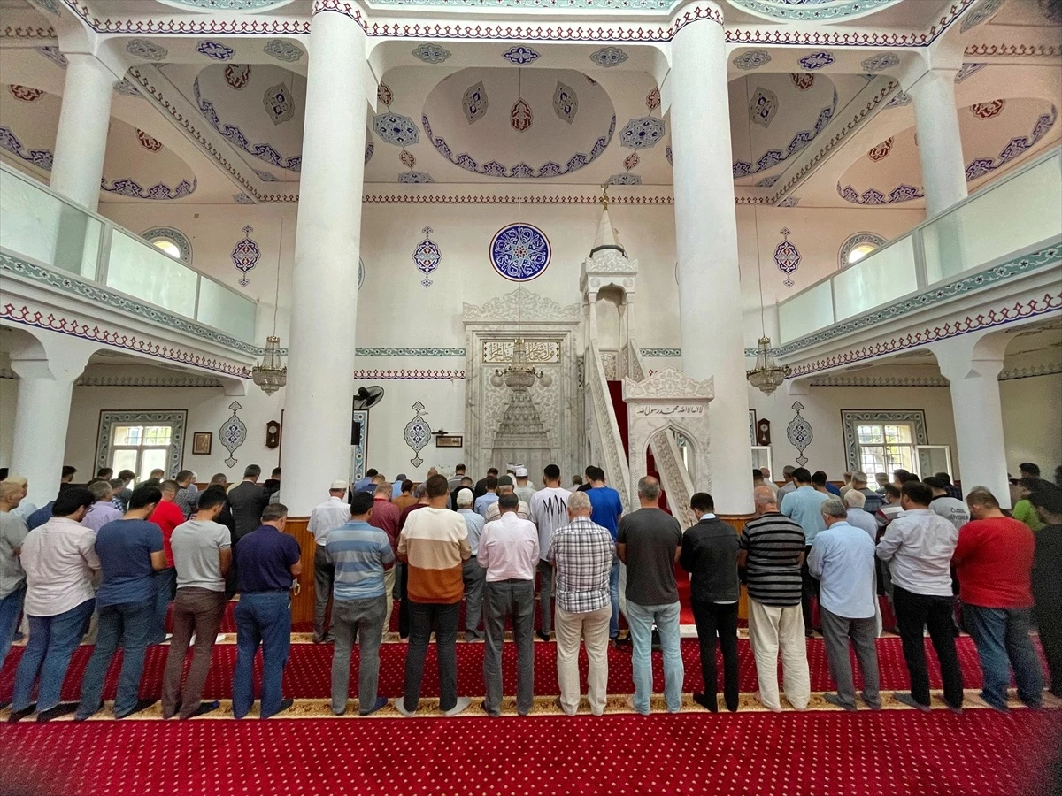 Adana ve çevre illerde Filistin\'de hayatını kaybedenler için gıyabi cenaze namazı