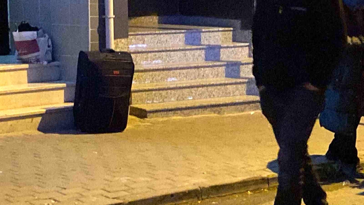 AK Parti Bilecik İl Başkanlığı\'na bırakılan bavul paniğe neden oldu