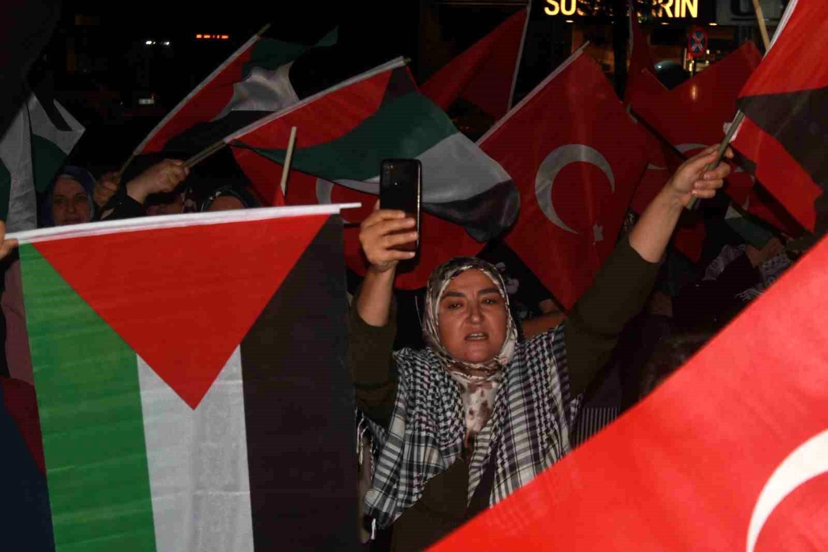 Alanya\'da İsrail\'in Filistin\'e düzenlediği saldırılar protesto edildi