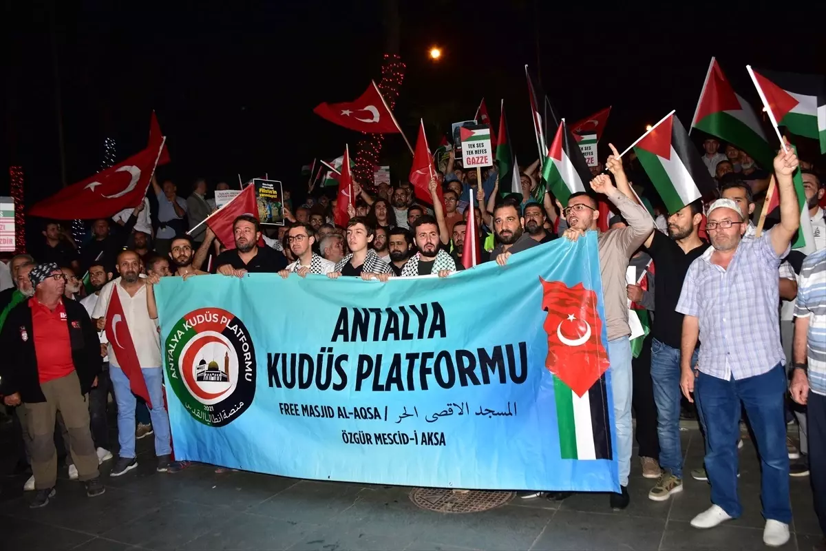 Antalya, Isparta ve Burdur\'da İsrail\'in Gazze\'deki saldırısı protesto edildi