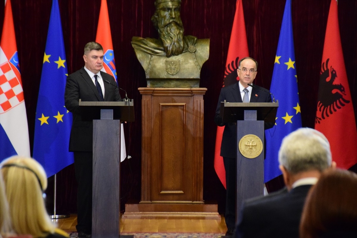 Arnavutluk Cumhurbaşkanı Bajram Begaj, Kosova\'daki olayın aydınlatılması için baskının artırılması gerektiğini belirtti