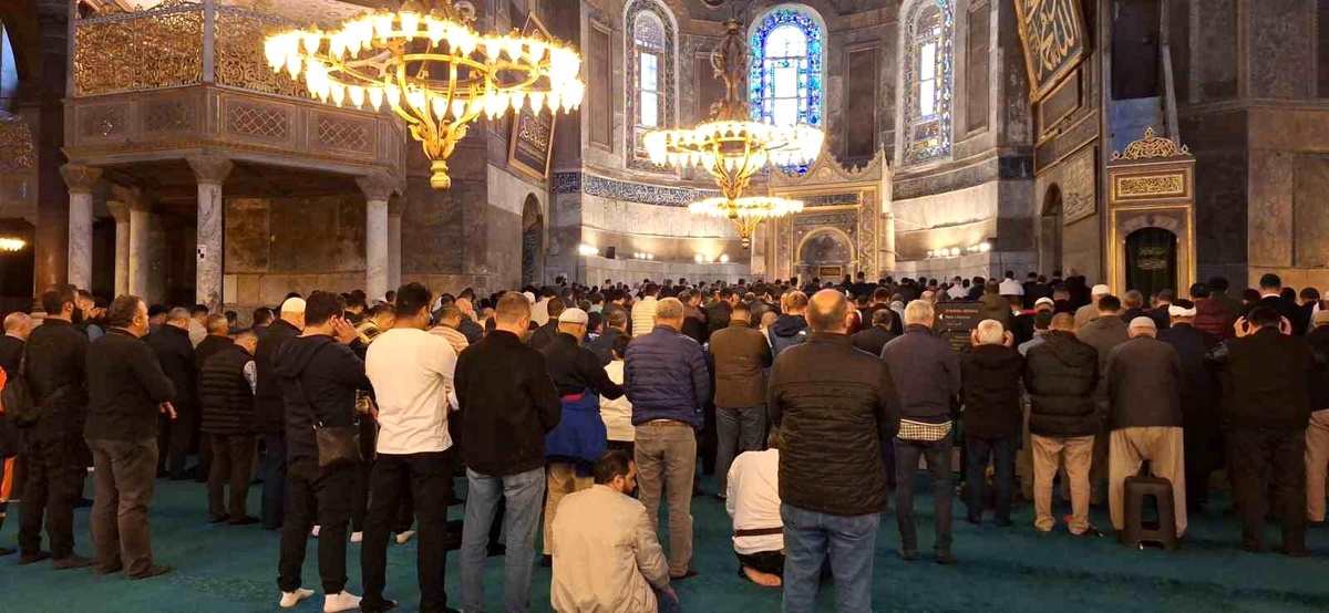Ayasofya\'da İsrail\'in Filistin\'e saldırılarına tepki