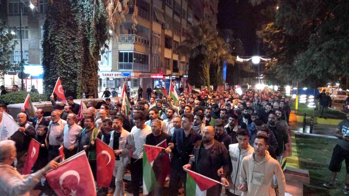 Aydın\'da El-Ehli Baptist Hastanesi saldırısını protesto yürüyüşü düzenlendi