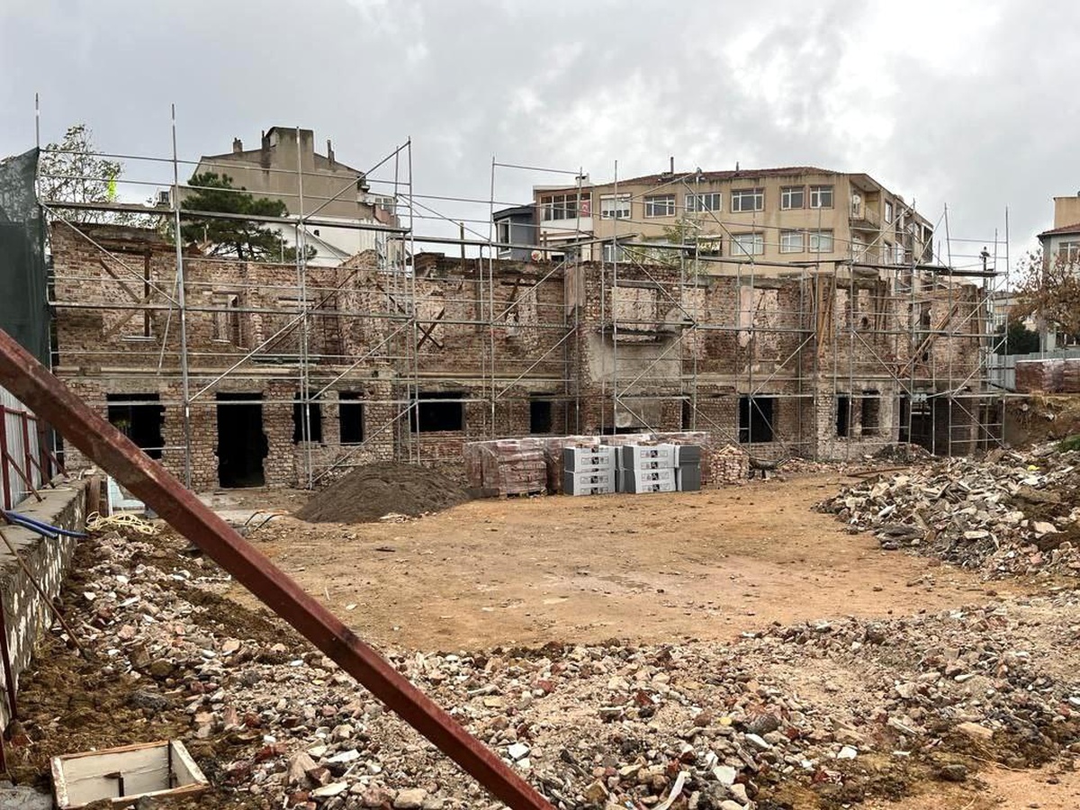 Bandırma Pertevniyal Hastanesi Restorasyonu Yarım Kaldı, Yıkılma Tehlikesiyle Karşı Karşıya