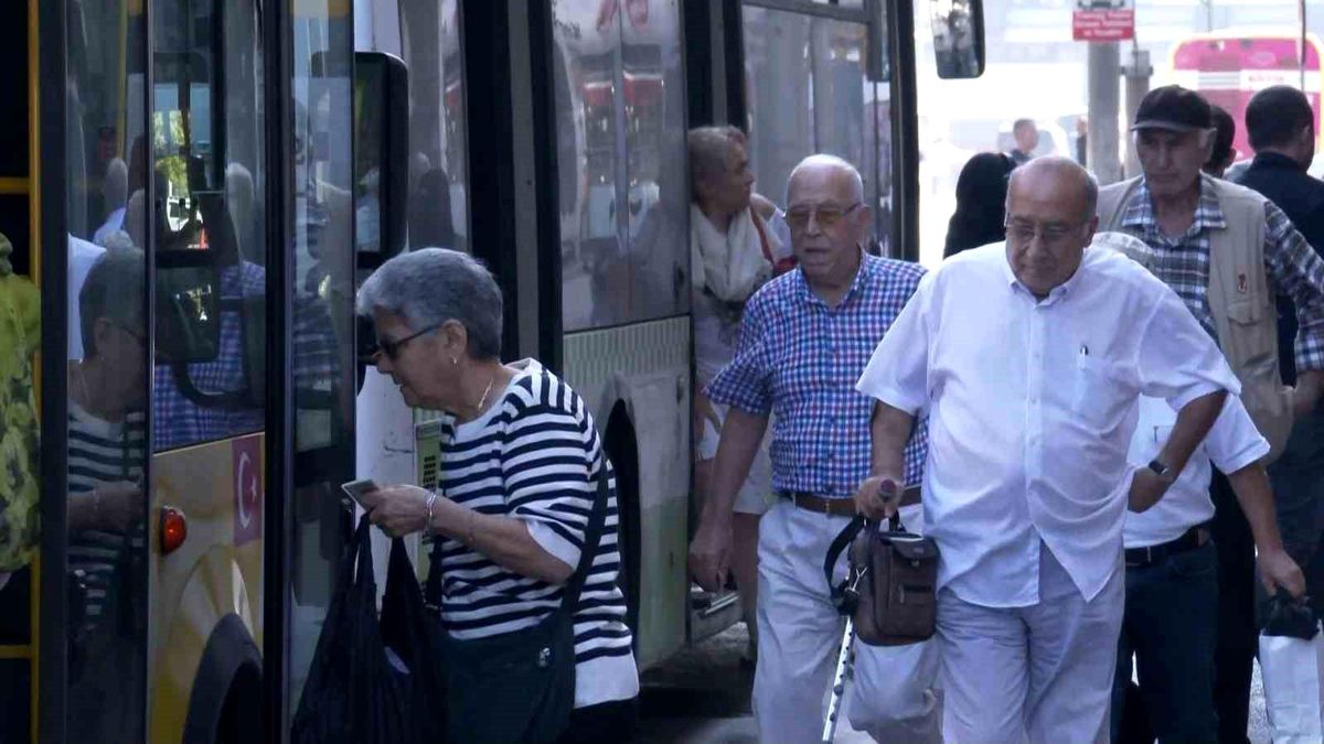 Bursa Büyükşehir Belediye Başkanı Alinur Aktaş, ücretsiz ulaşım kararına açıklama yaptı