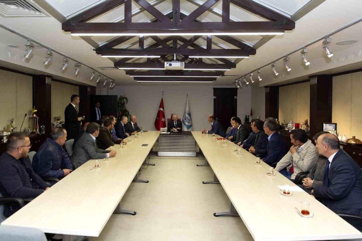 Kayseri Büyükşehir Belediye Başkanı Muhtarlar Günü\'nü Kutladı