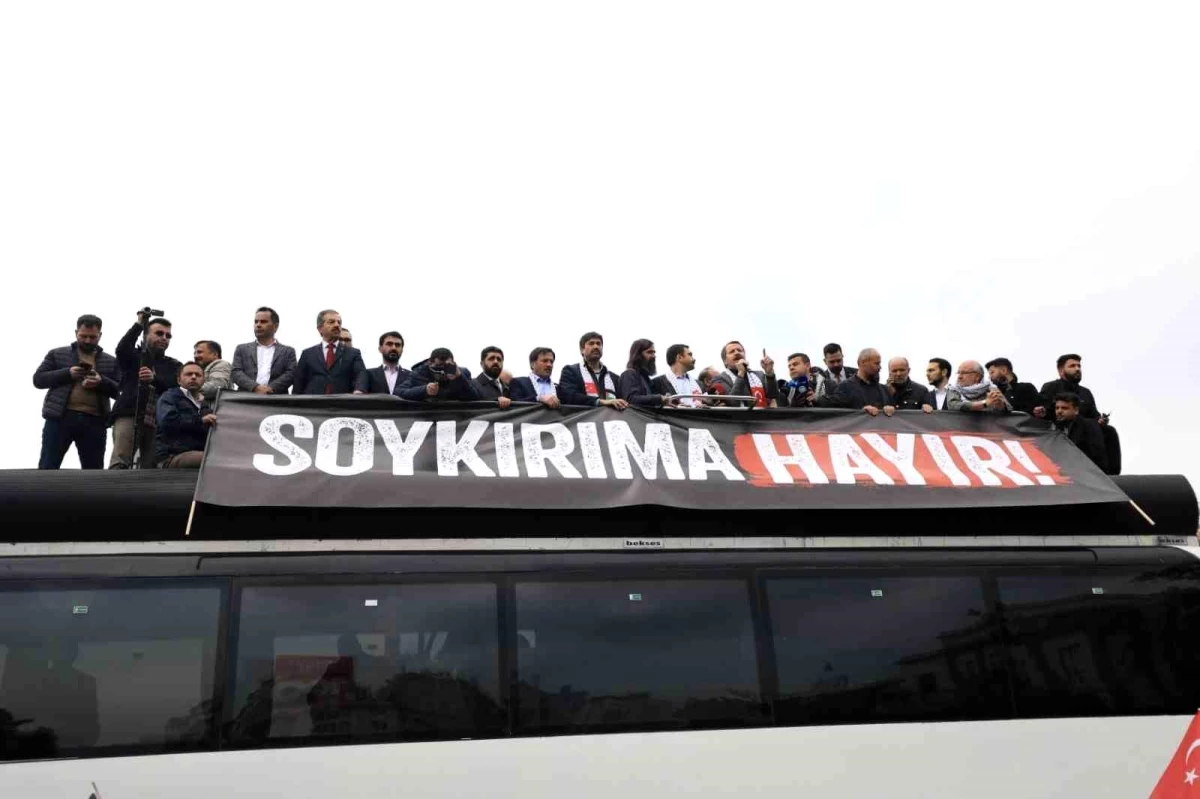 Ankara\'da Filistin\'deki hastane saldırısında ölenler için gıyabı cenaze namazı ve yürüyüş düzenlendi