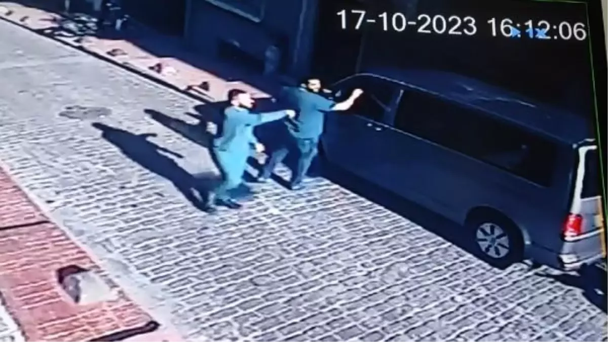 Beyoğlu'nda 4 yaşındaki çocuk pencereden düştü