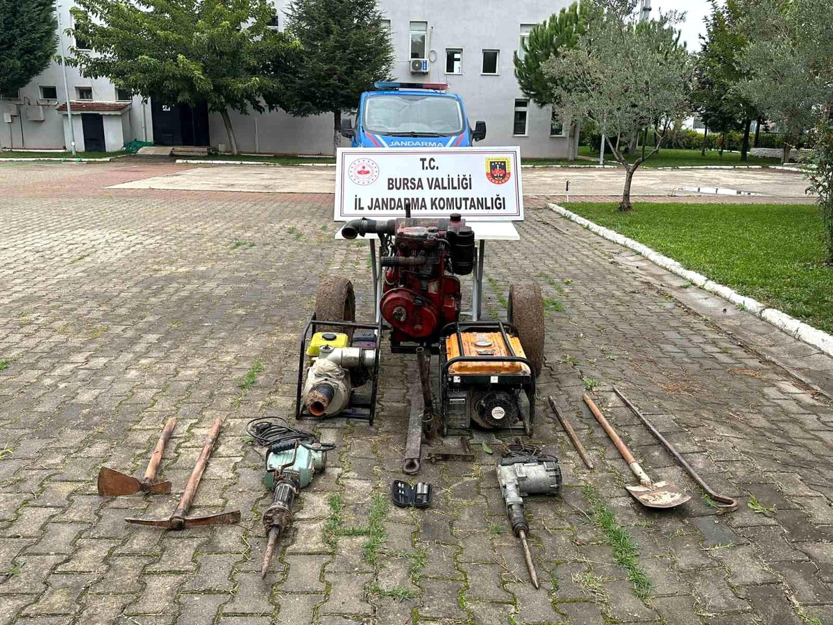 İznik\'te Kaçak Kazı Yapan 5 Kişi Yakalandı
