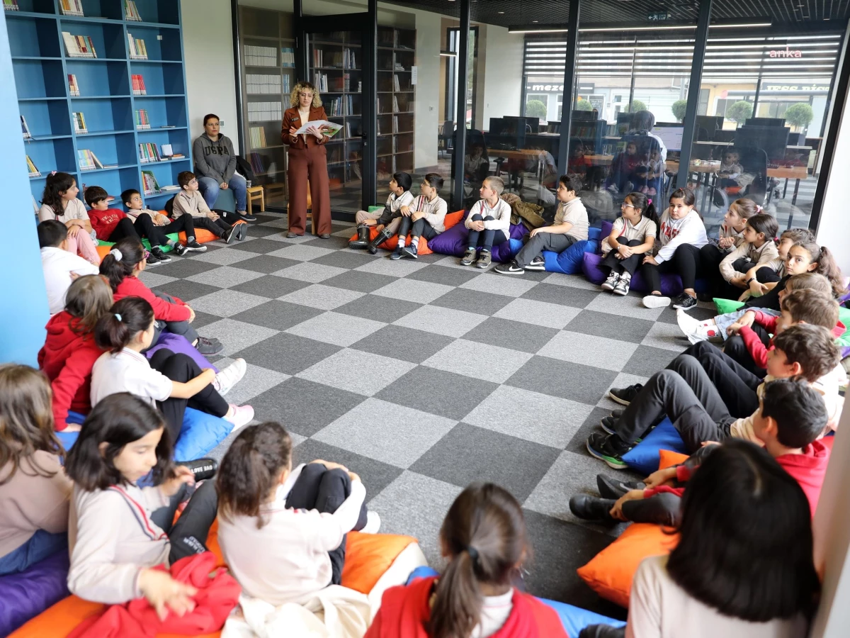Çerkezköy İlkokul Öğrencileri Modern Kütüphaneyi Geziyor