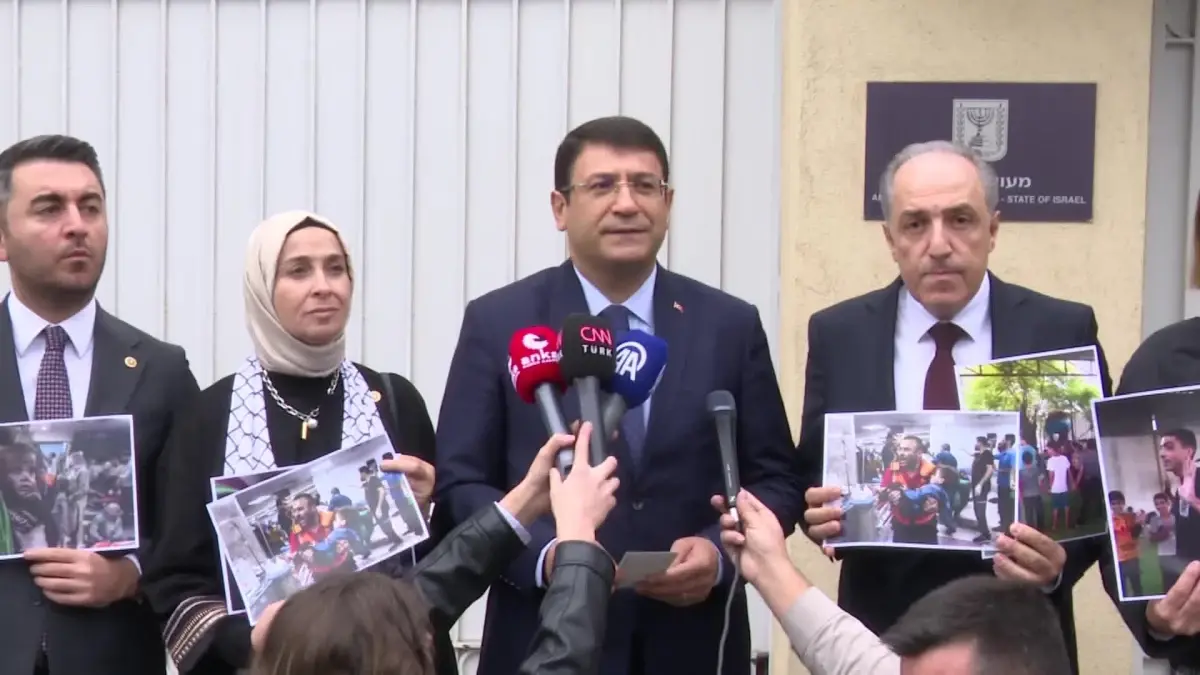 Deva Partili Milletvekillerinden İsrail Büyükelçiliği Konutu Önünde Protesto: "Soykırım Niteliğine Varan Bu Saldırılarınızı Durdurun, İnsanlığa Dair...