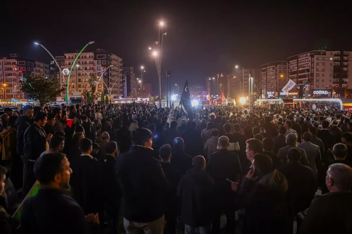 Diyarbakır ve Elazığ\'da İsrail\'in Gazze\'deki Hastaneye Yönelik Saldırı Protesto Edildi