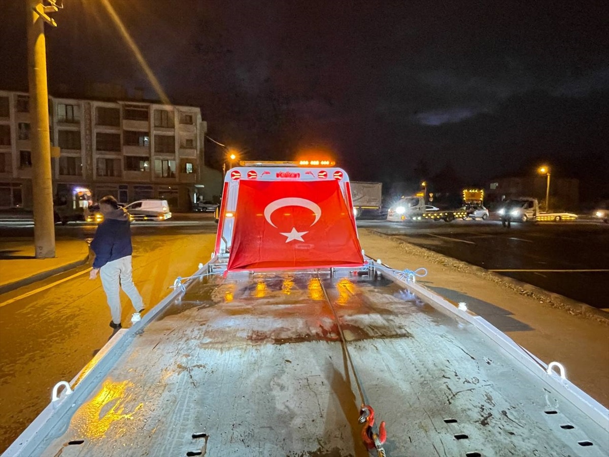 Düzce\'de Çekici Sürücüleri İsrail\'in Filistin\'deki Saldırılarını Protesto Etti