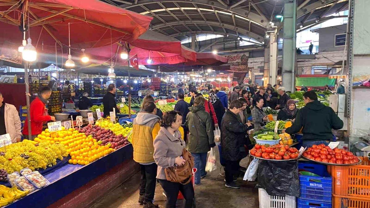 Zonguldak\'ta Halk Pazarında Fiyatlar Düşüyor