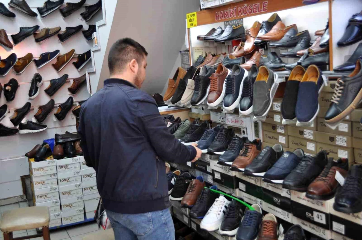 Eskişehir\'de Mevsimlik Ayakkabı Satışları Başladı